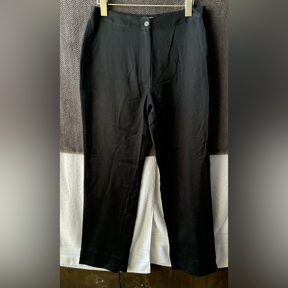Chico's Black Capri Pants with Floral Imprint and a Sleek Design